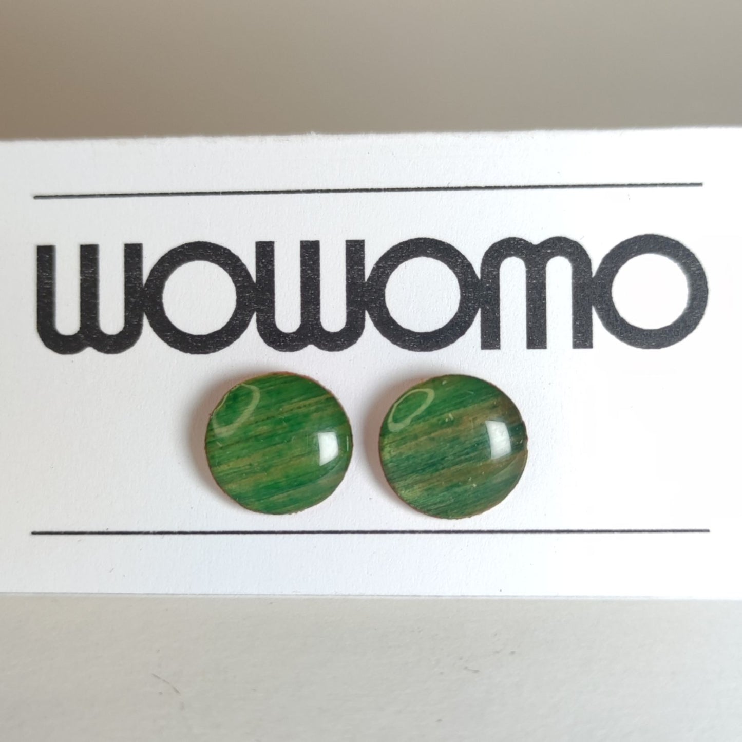 PENDIENTES WOWOMO O3 EN SU EXPOSITOR