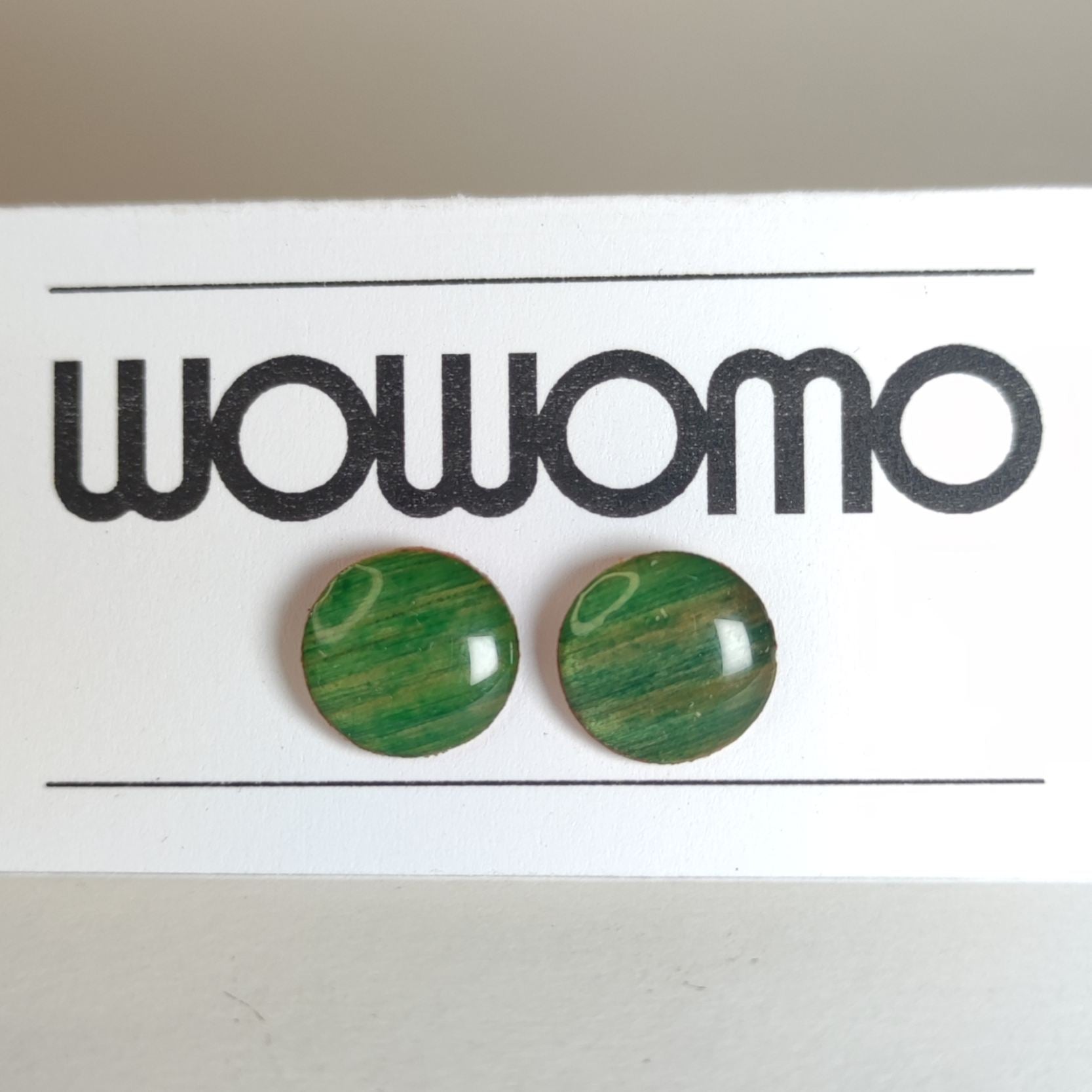 PENDIENTES WOWOMO O3 EN SU EXPOSITOR