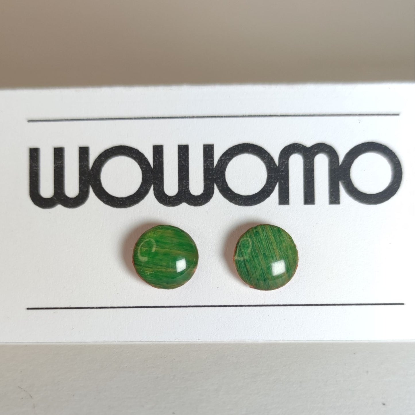 PENDIENTES WOWOMO O3-8MM EN SU EXPOSITOR