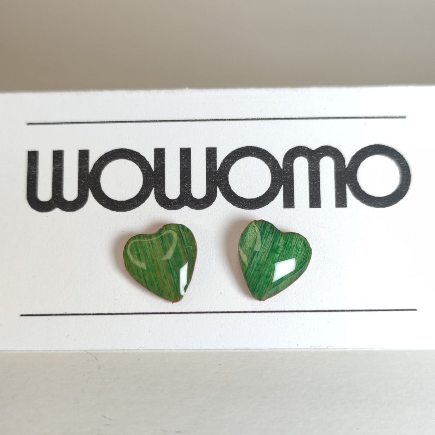 PENDIENTES WOWOMO O3-CORAZÓN EN SU EXPOSITOR