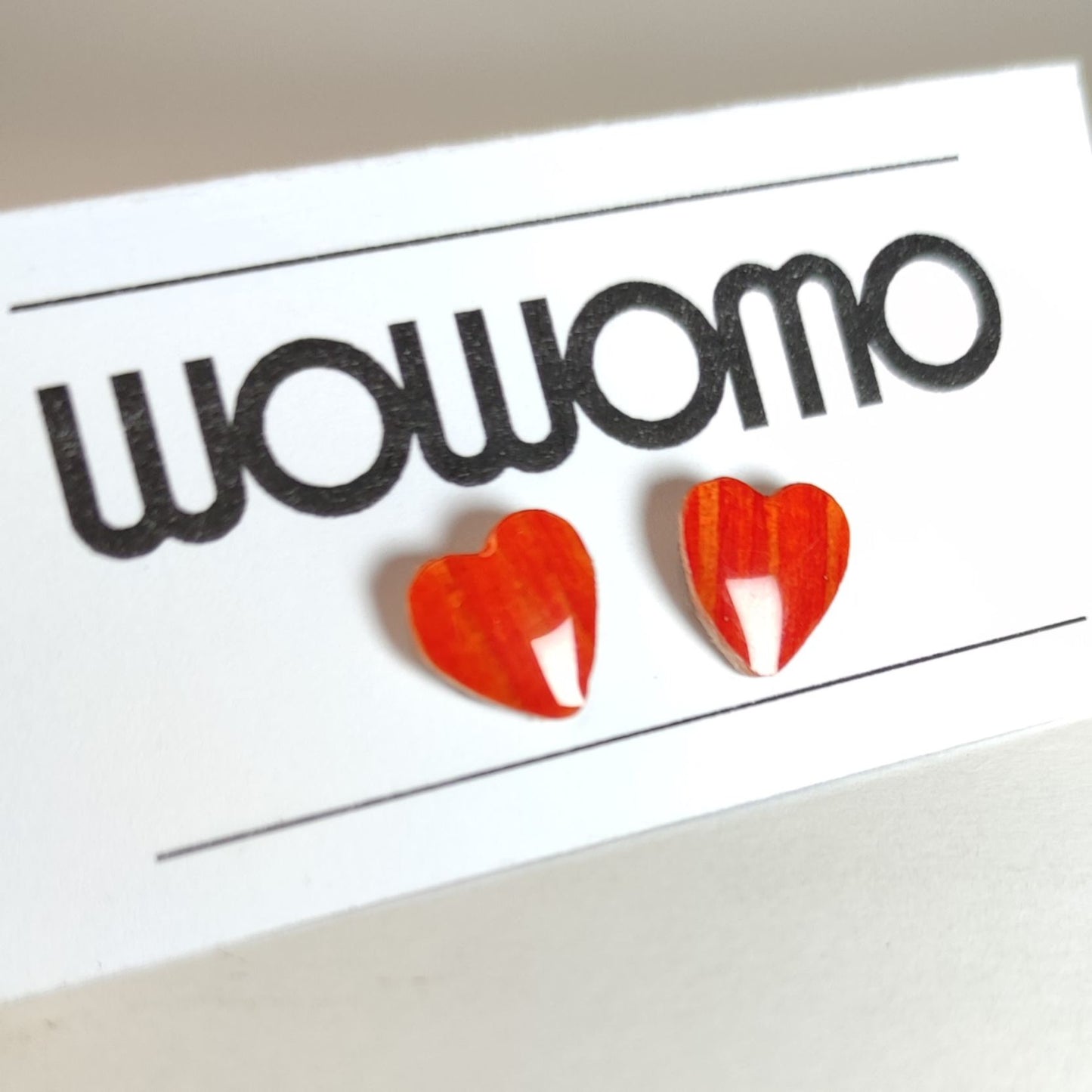 PENDIENTES WOWOMO A3-CORAZÓN EN SU EXPOSITOR