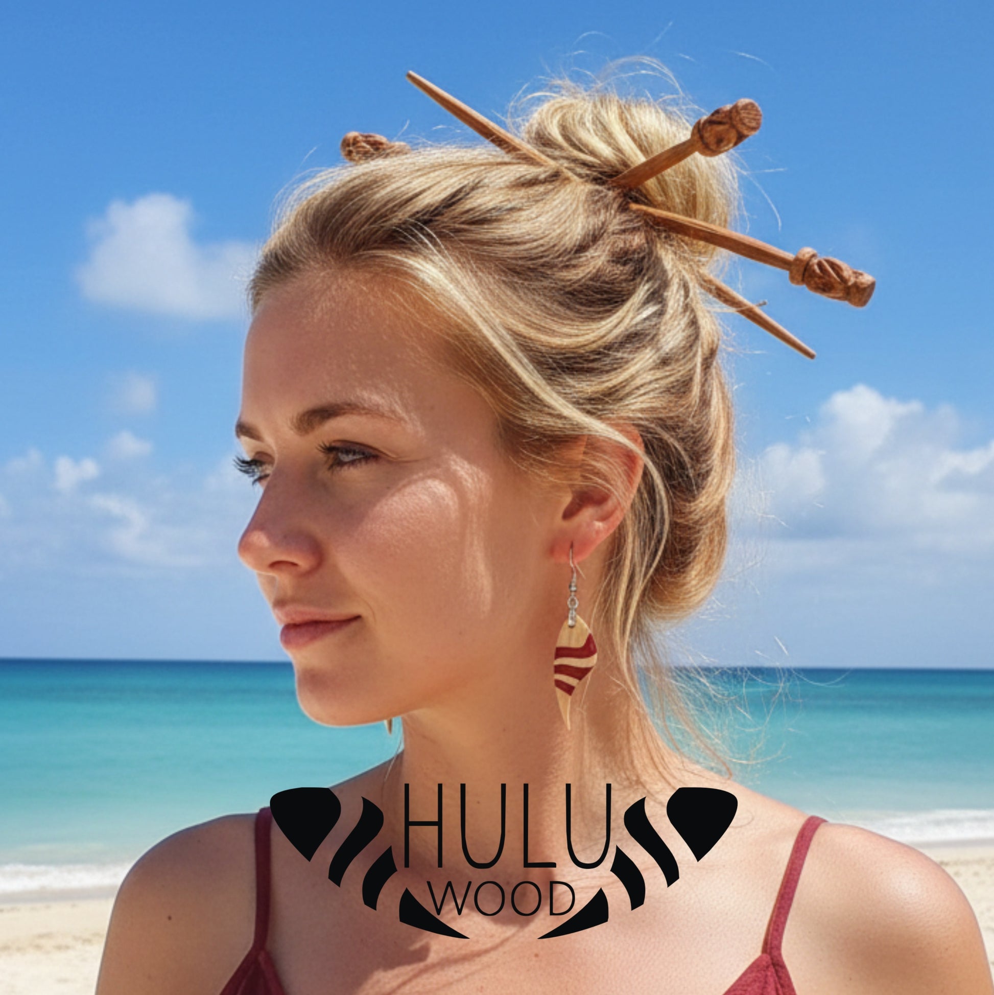 A3 pendientes HuluWood pino y granate modelo y logo