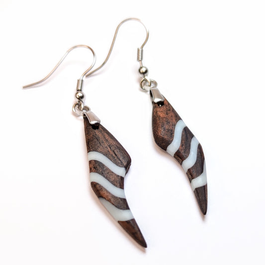 A4 Pendientes HuluWood sobre fondo Blanco