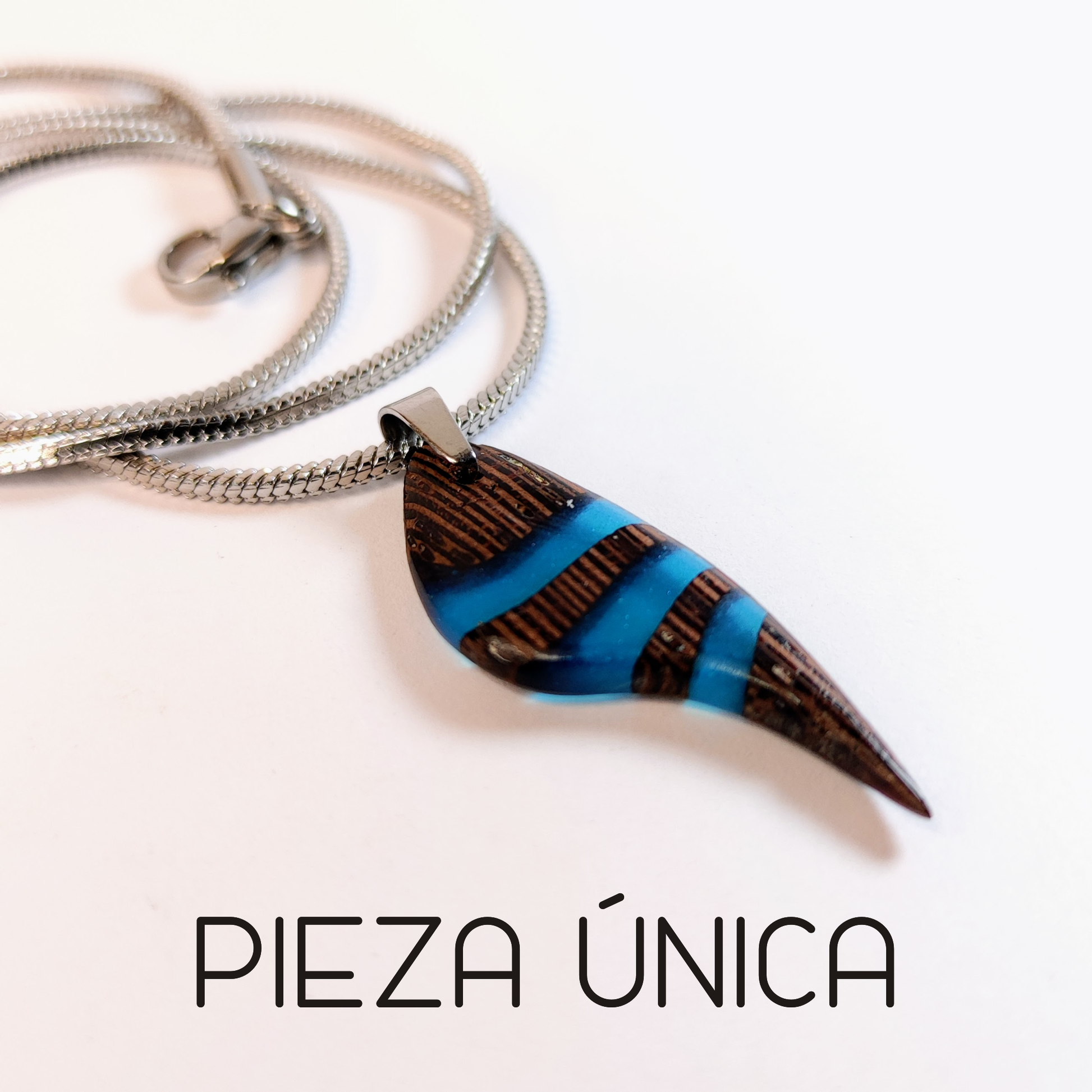 A5 Colgante HuluWood fondo blanco principal pieza unica
