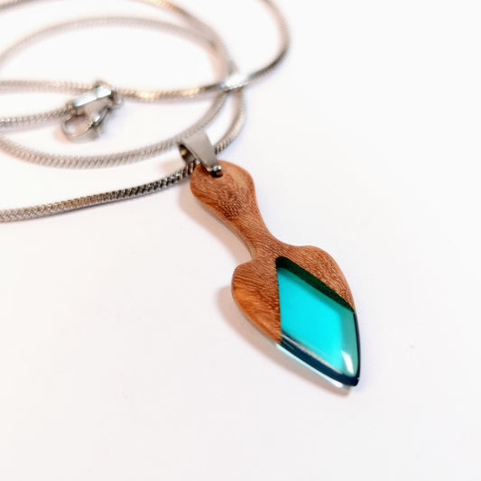 A6 Colgante HuluWood cadena fondo blanco