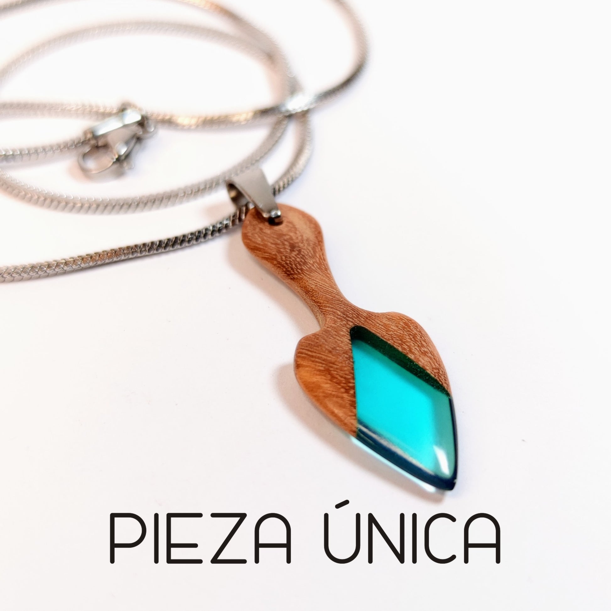A6 Colgante HuluWood cadena pieza única