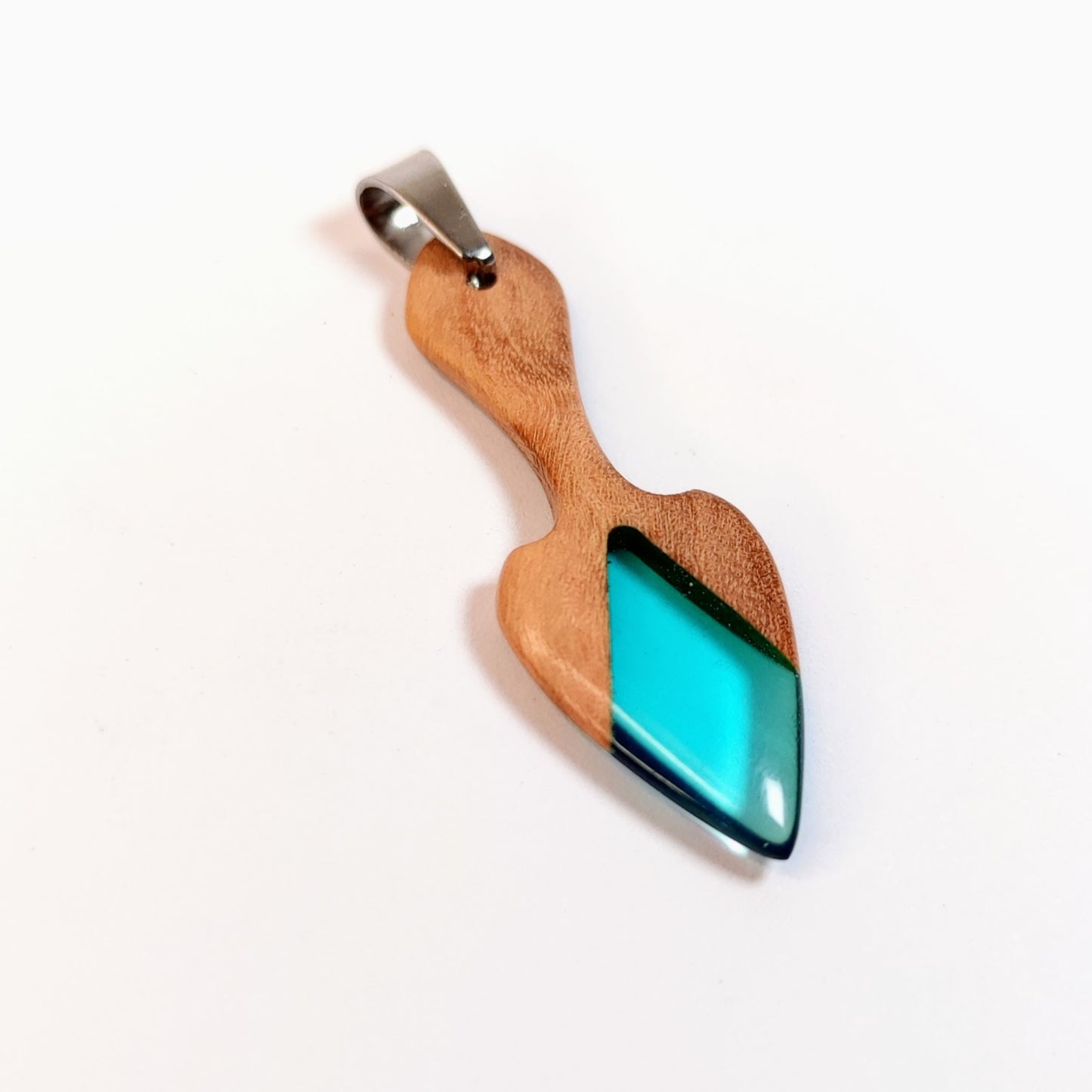 A6 Colgante HuluWood sin cadena fondo blanco
