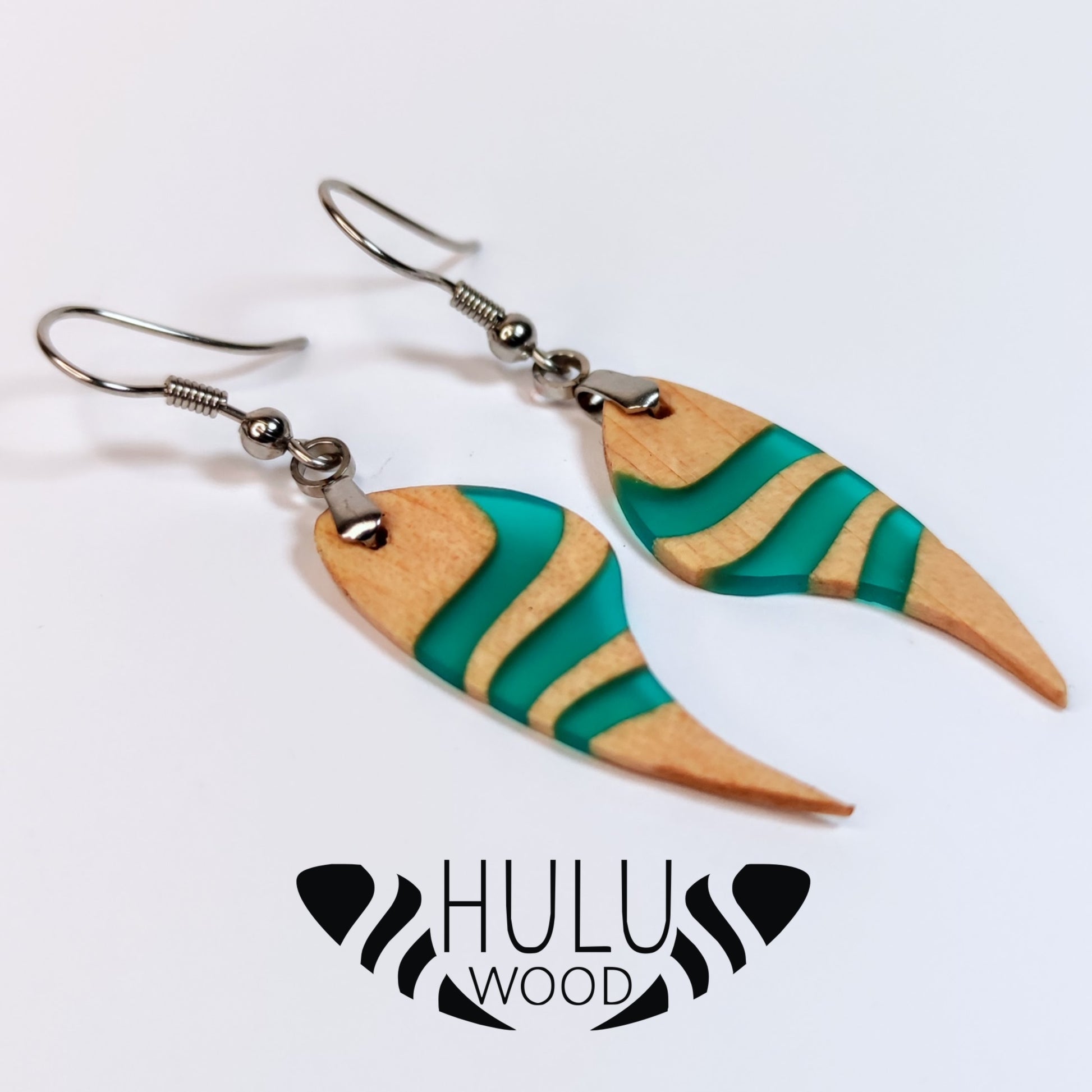 A6 Pentientes HuluWood fondo blanco logo