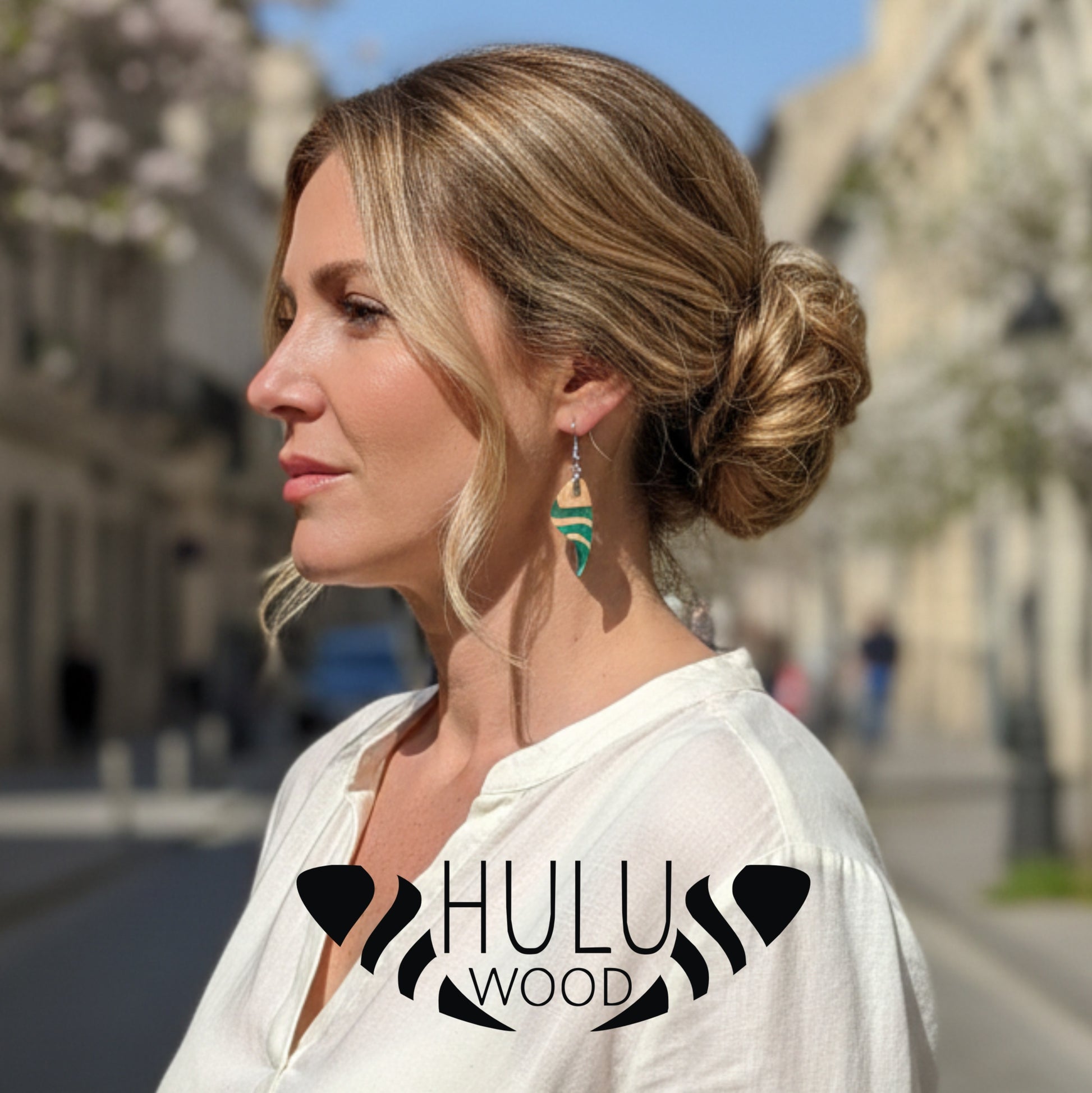A7 Pendientes HuluWood modelo logotipo
