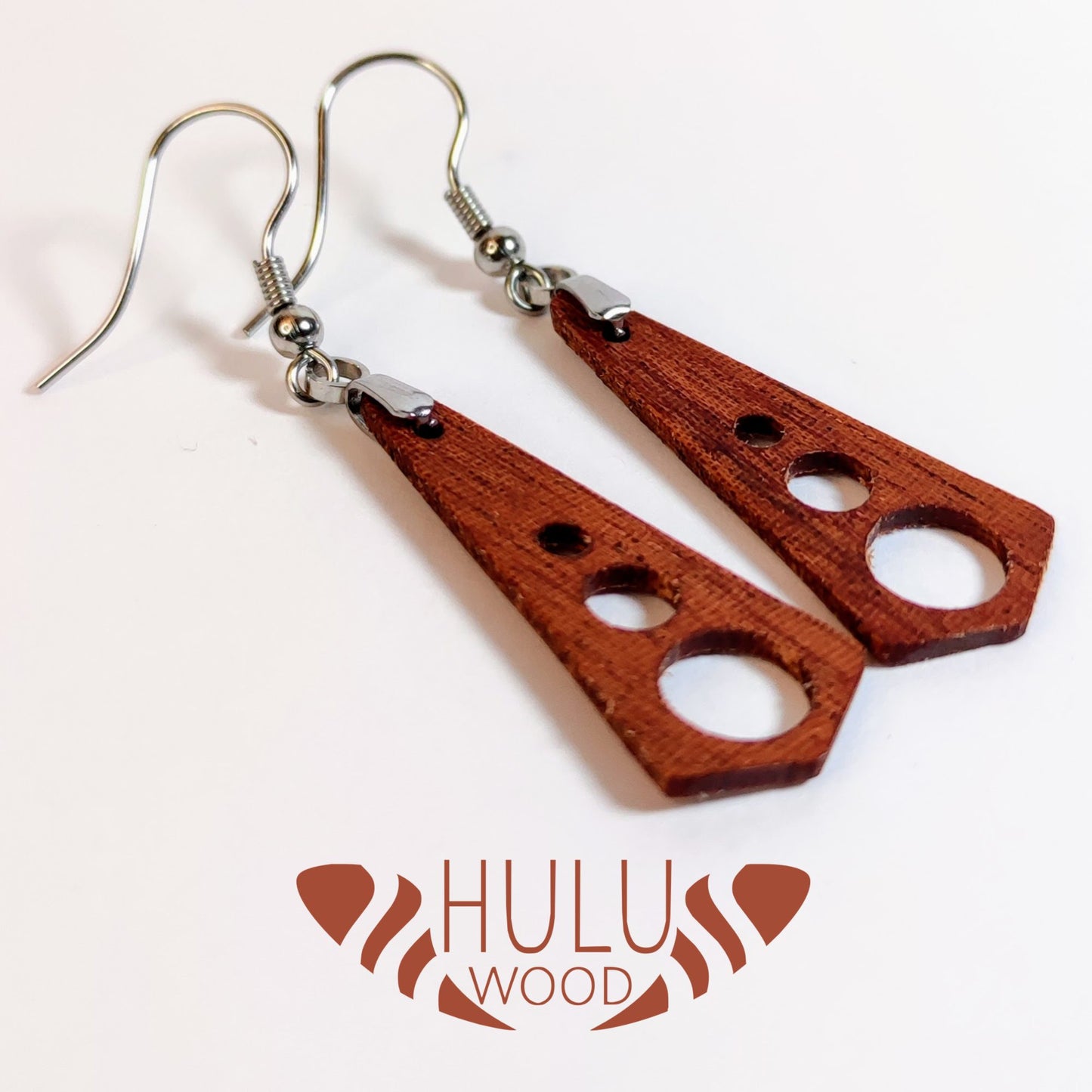 B1S pendientes HuluWood OnlyWood fondo blanco logotipo