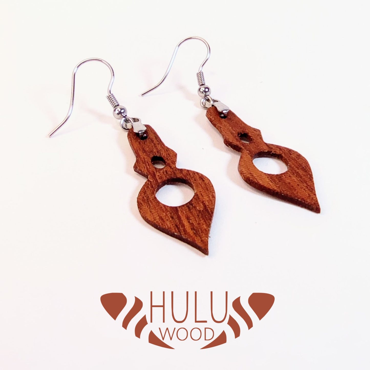 B2S Pendientes HuluWood OnlyWood fondo blanco logotipo
