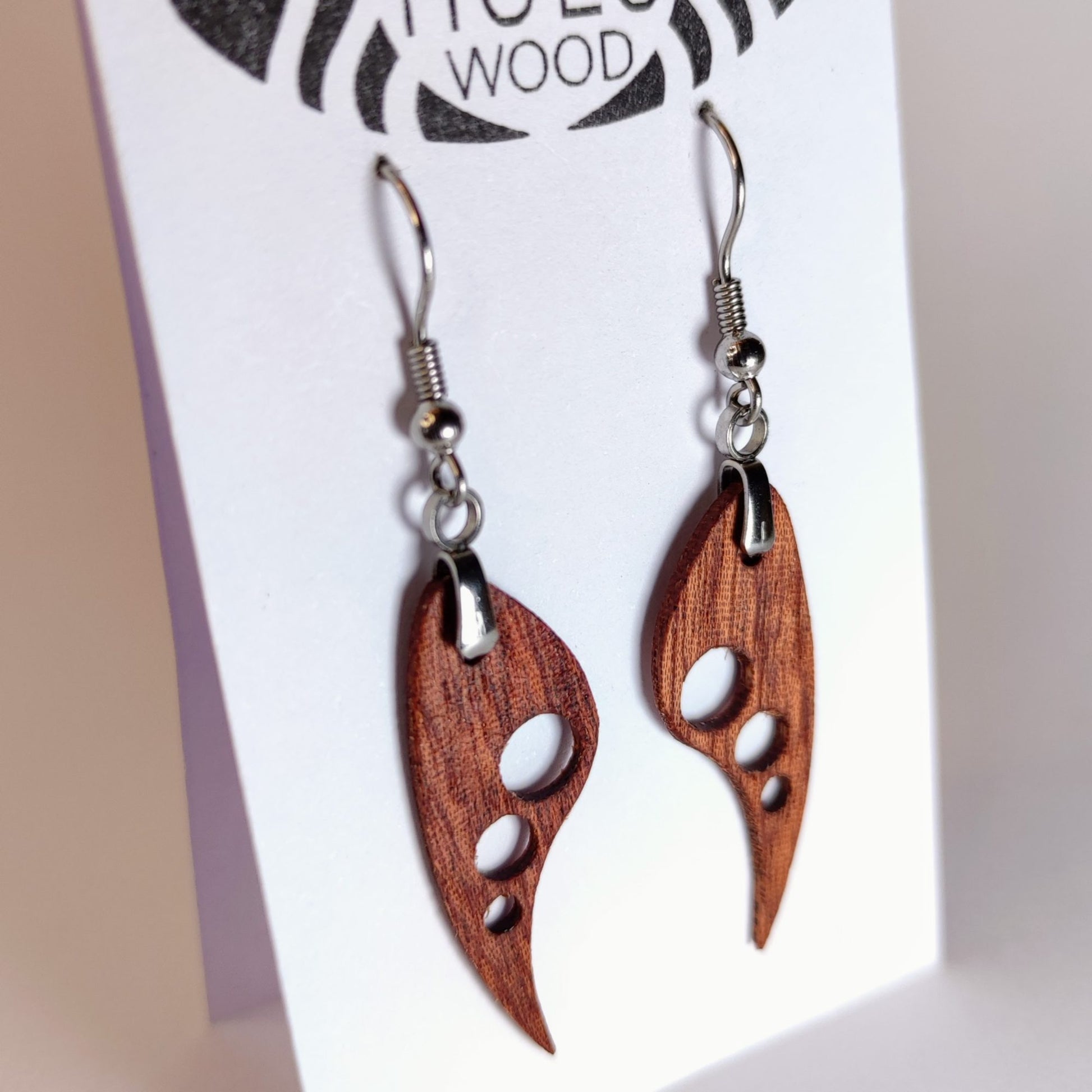 B3S Pendientes HuluWood OnlyWood expositor oblicuo