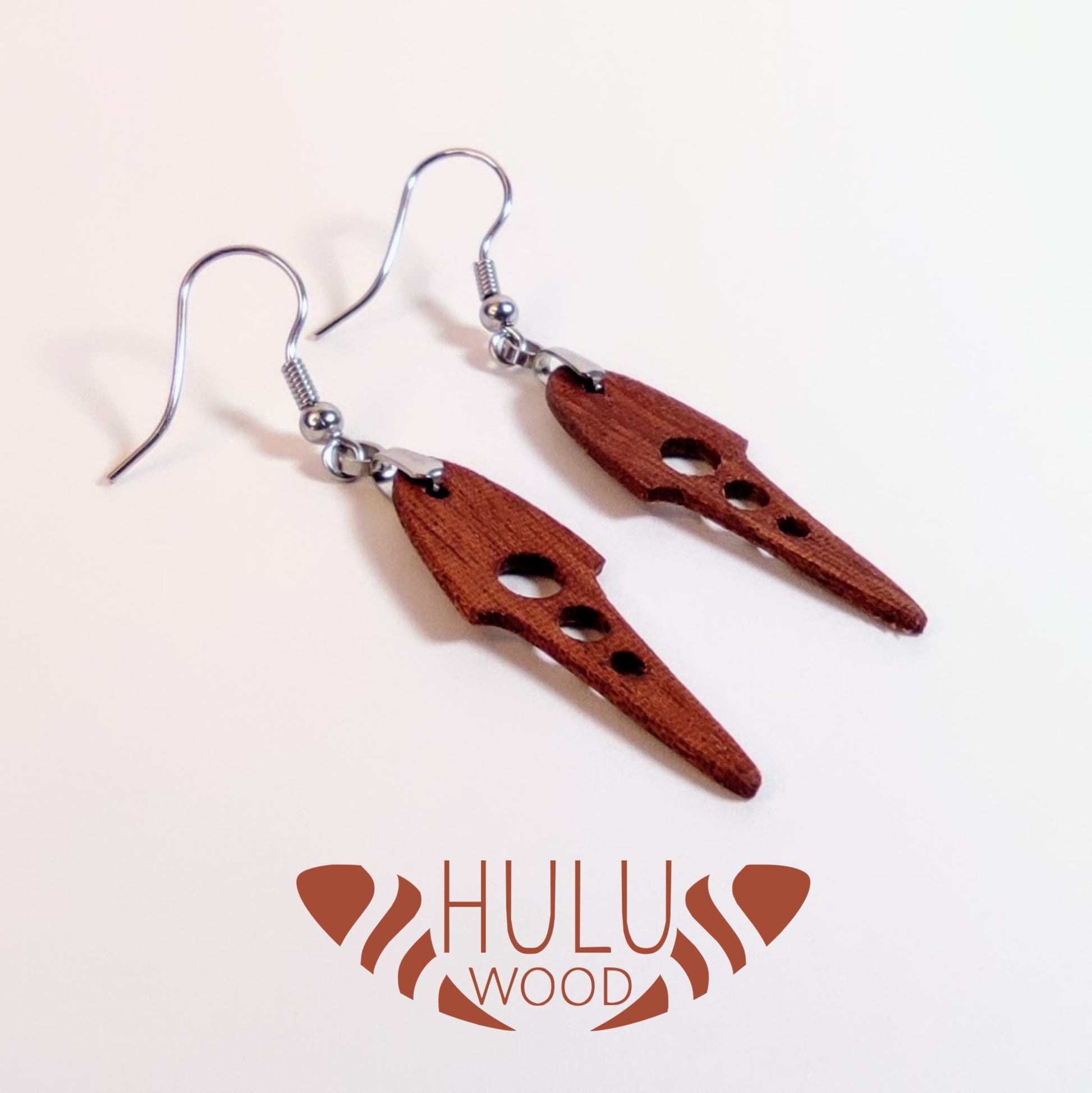 B4 Pendientes HuluWood OnlyWood fondo blanco principal logotipo