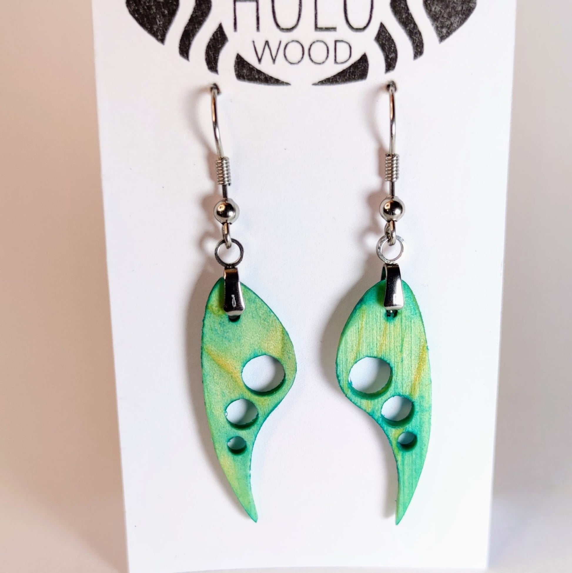 B6S pendientes HuluWood OnlyWood expositor frente
