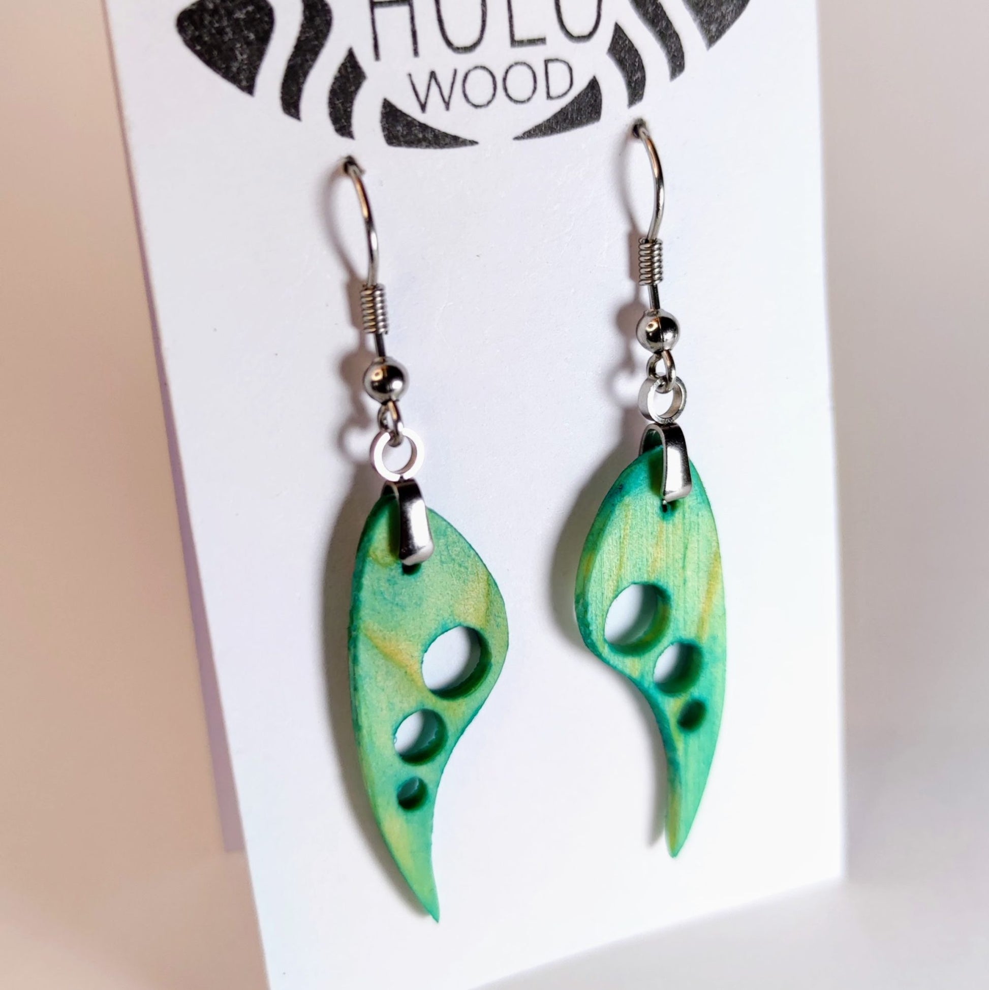 B6S pendientes HuluWood OnlyWood expositor oblicuo
