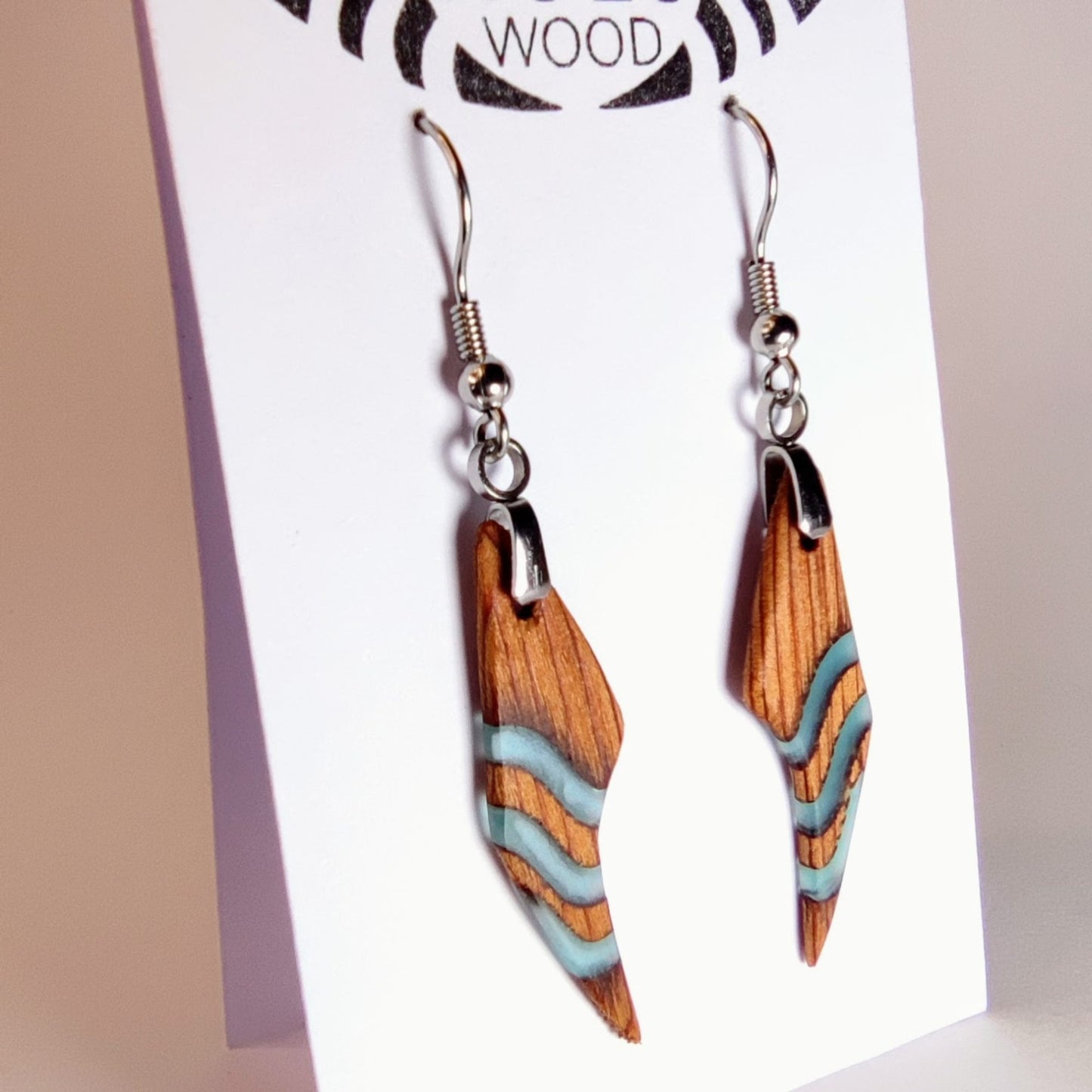 D5S Pendientes HuluWood expositor oblicuo