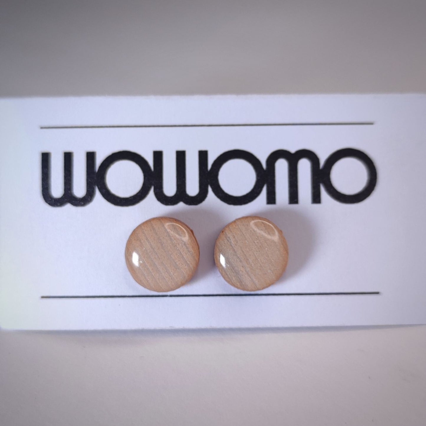 pendientes WOWOMO I3 10mm en su expositor