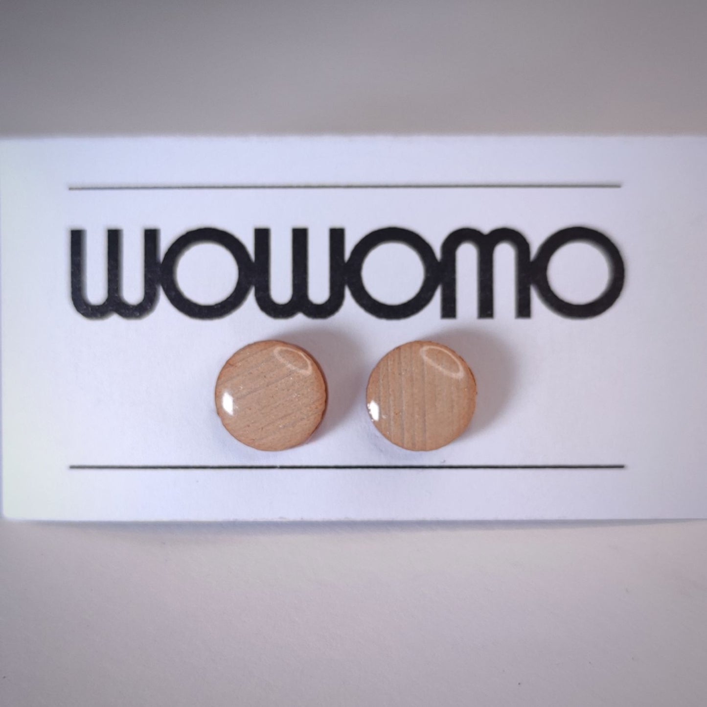 pendientes WOWOMO I3 9mm en su expositor