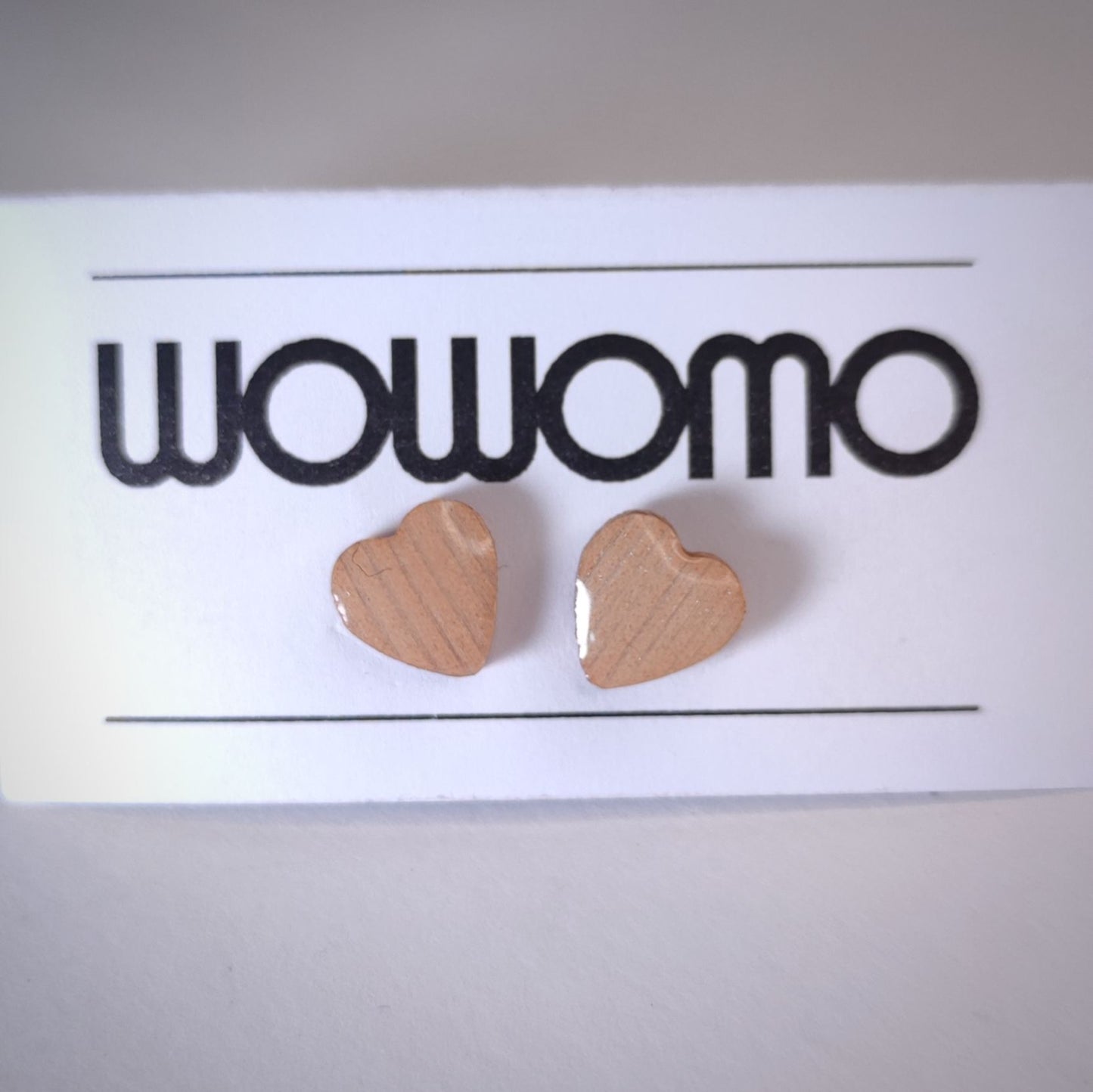 pendientes WOWOMO I3 corazón en su expositor