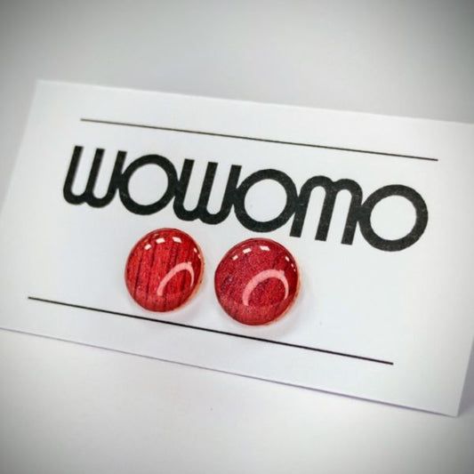 Pendientes de madera de calabo con color rojo rosado mica recubierto de esmalte resina brillantes, en expositor oblicuo
