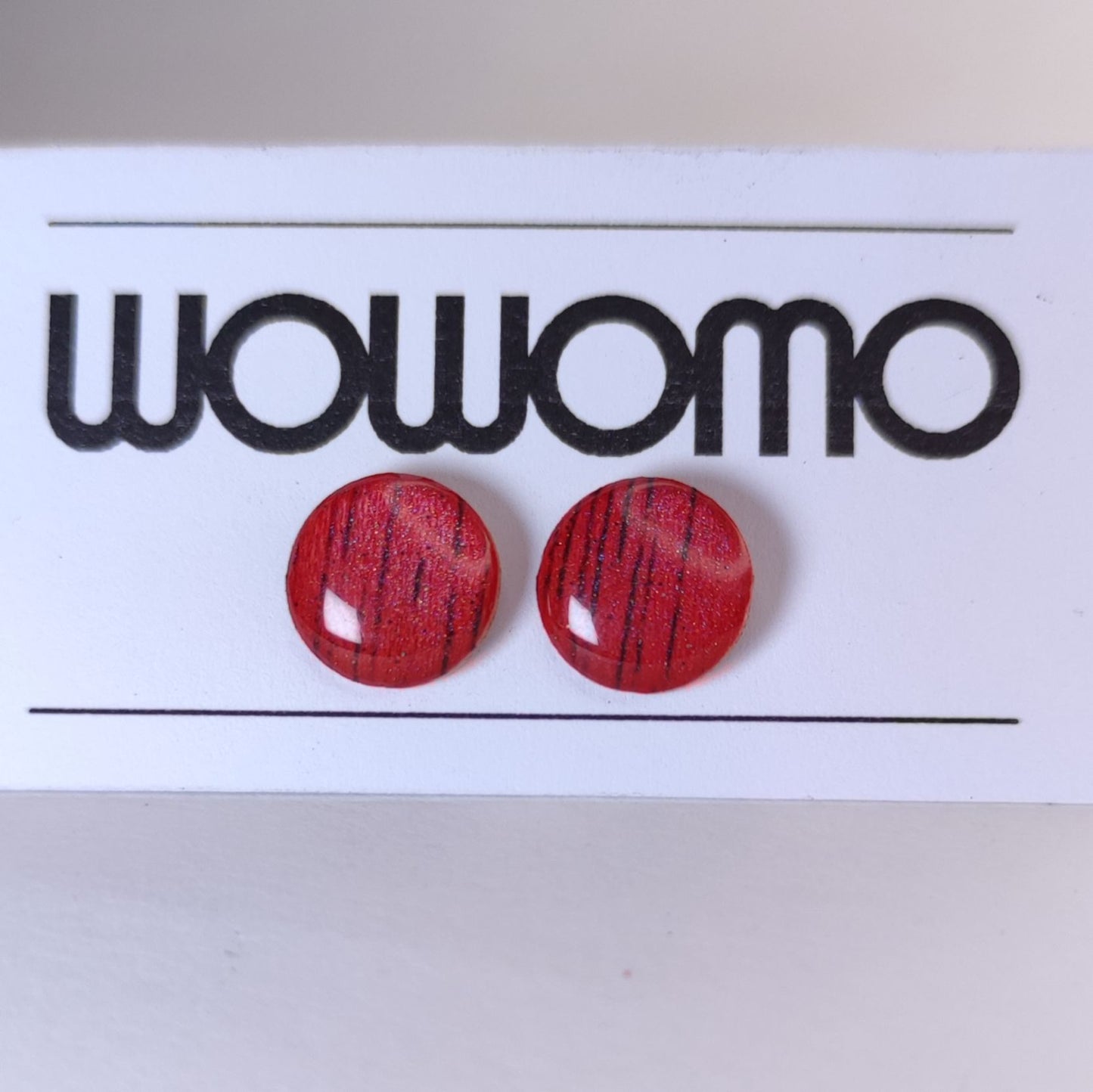 pendientes WOWOMO K2 10MM en su expositor