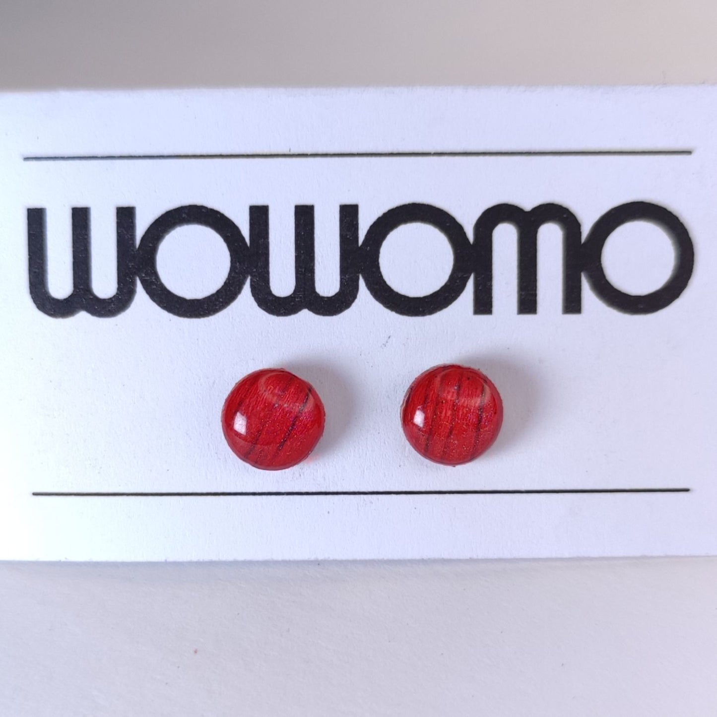 pendientes WOWOMO K2 7MM en su expositor

