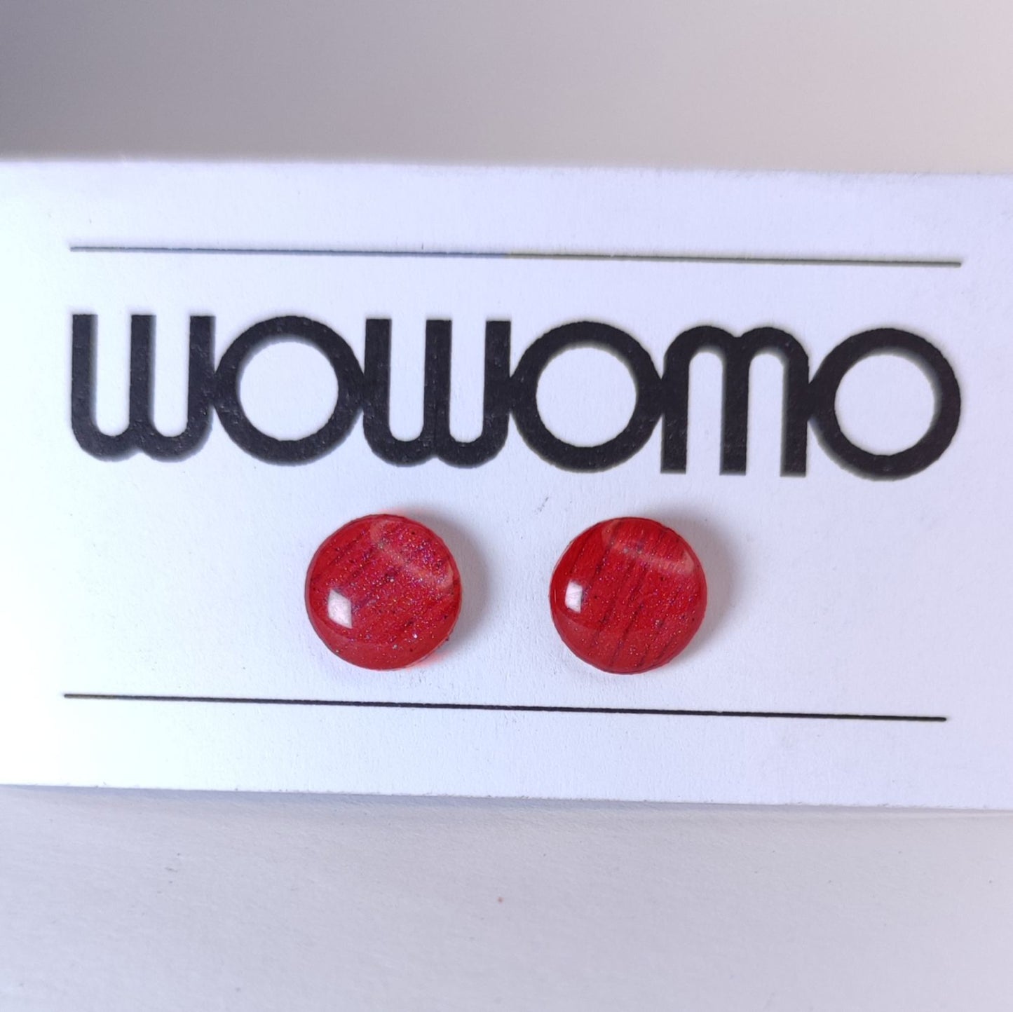 pendientes WOWOMO K2 8MM en su expositor