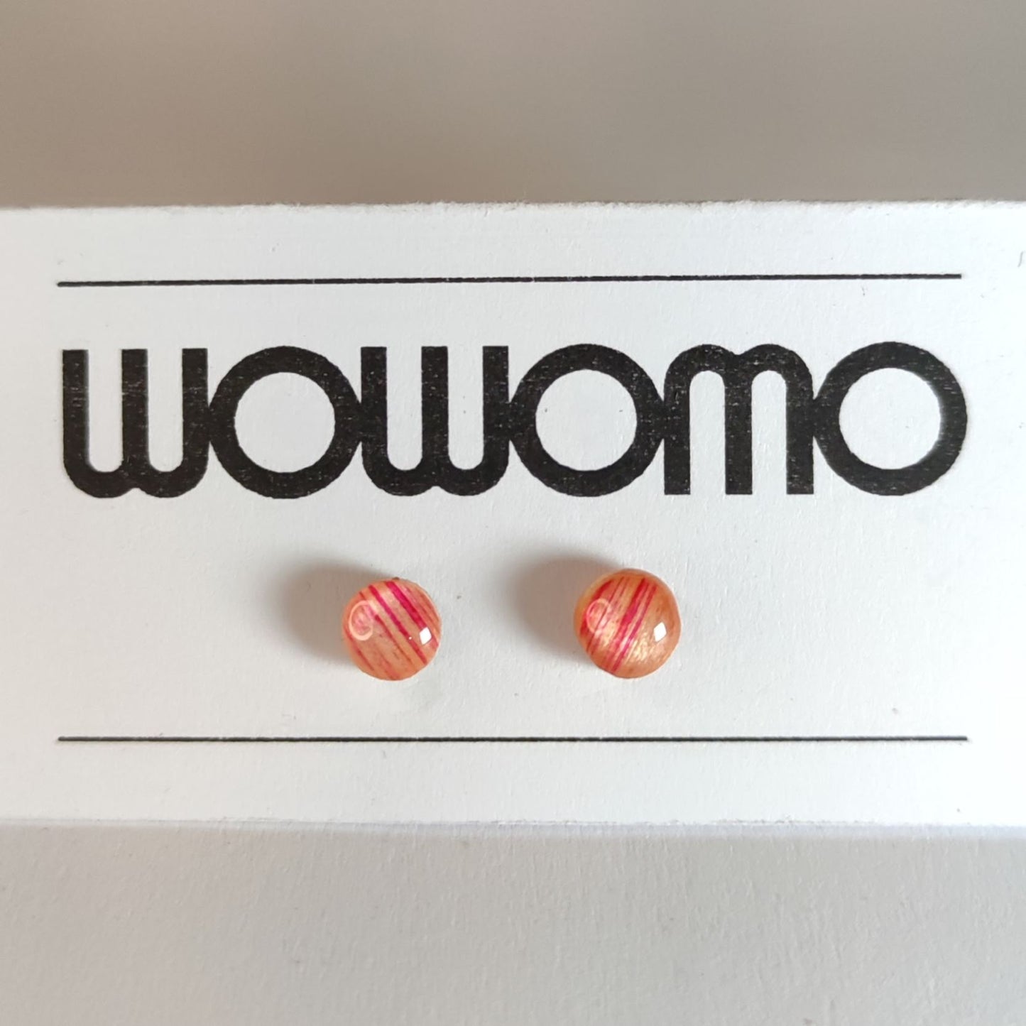 K3-5 pendientes WOWOMO en su expositor