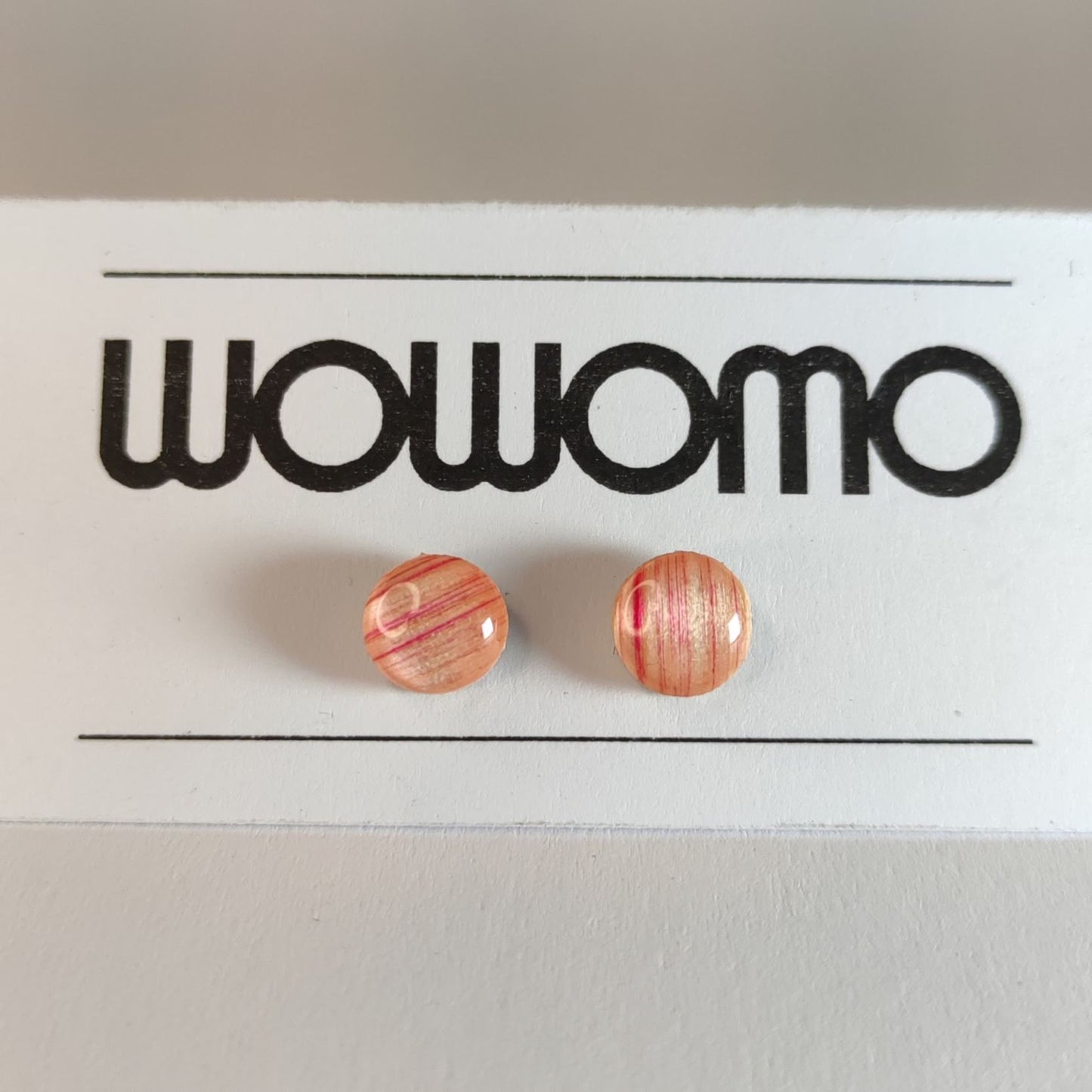 K3-7 pendientes WOWOMO en su expositor