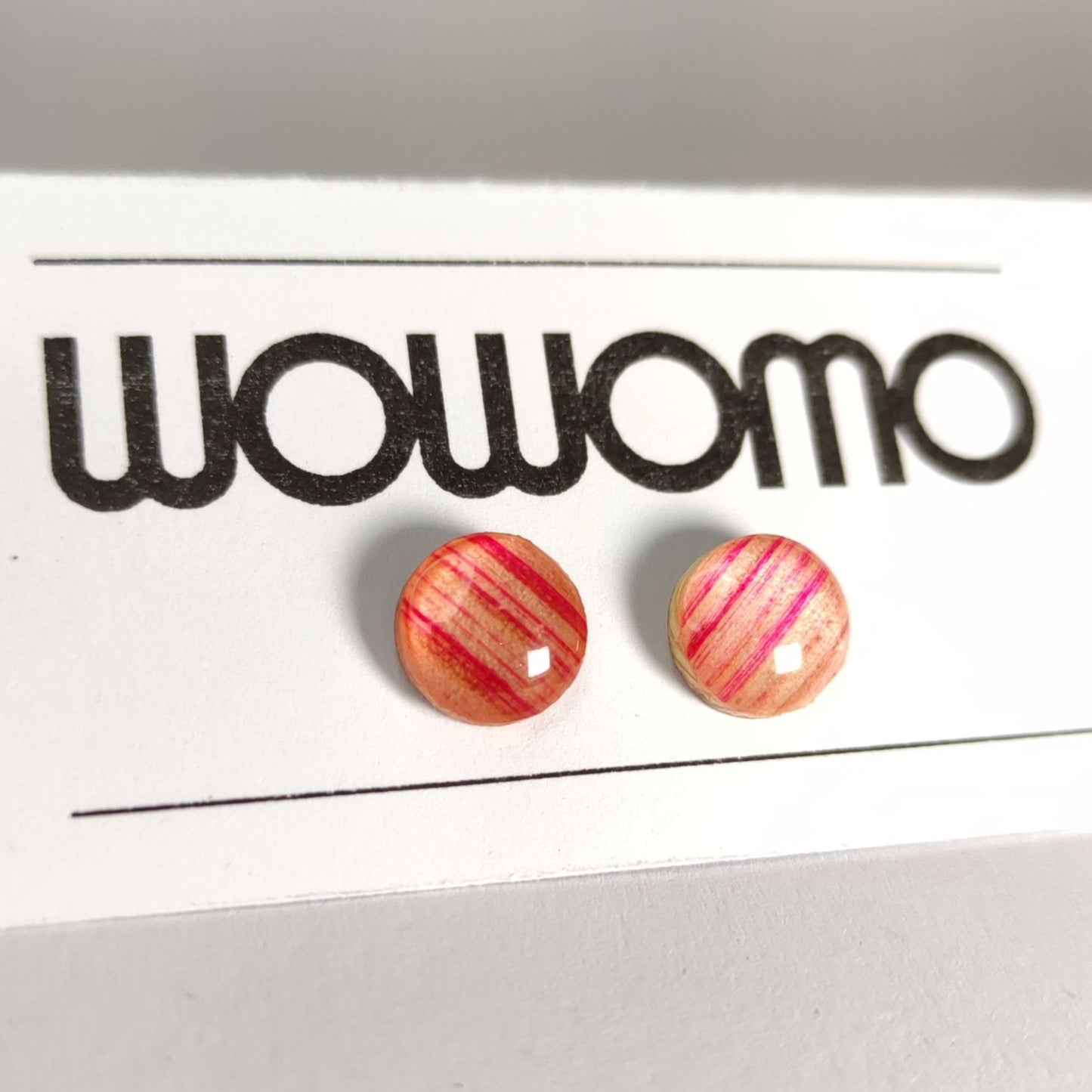 K3-8 pendientes WOWOMO en su expositor
