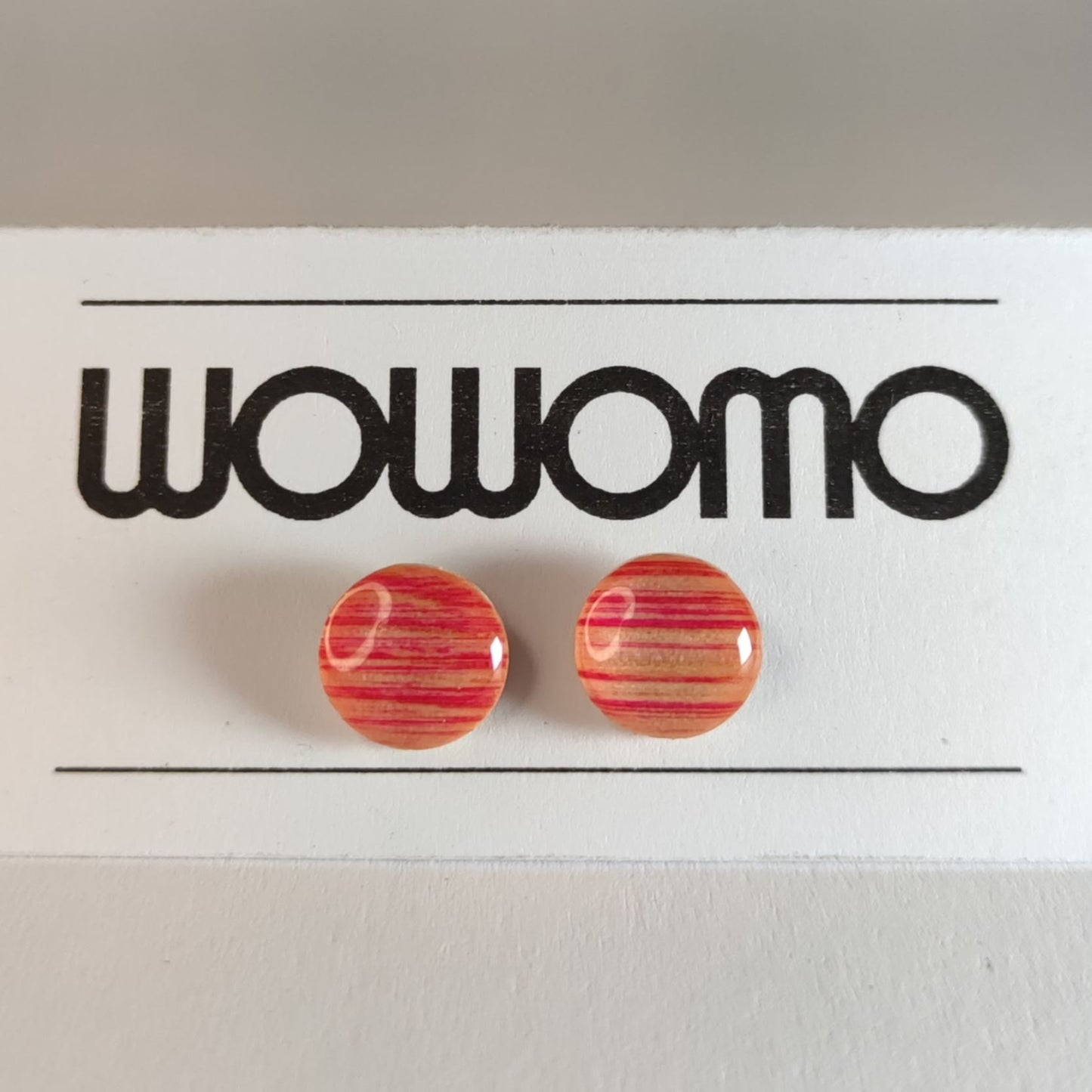 K3-9 pendientes WOWOMO en su expositor