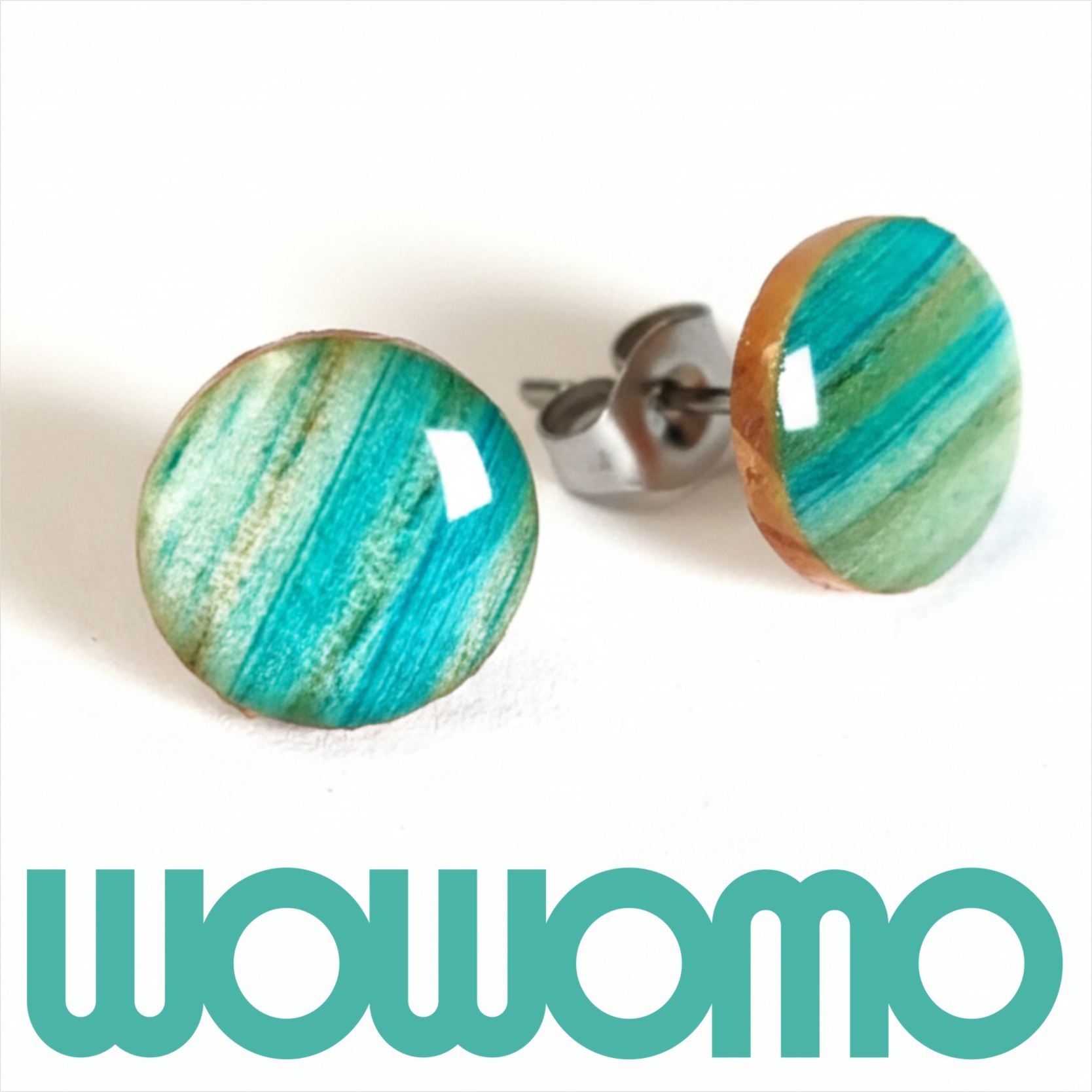L4-10 pendientes WOWOMO en su expositor.
