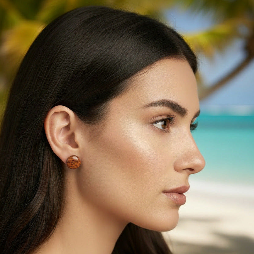 modelo lleva puestos pendientes WOWOMO K1 