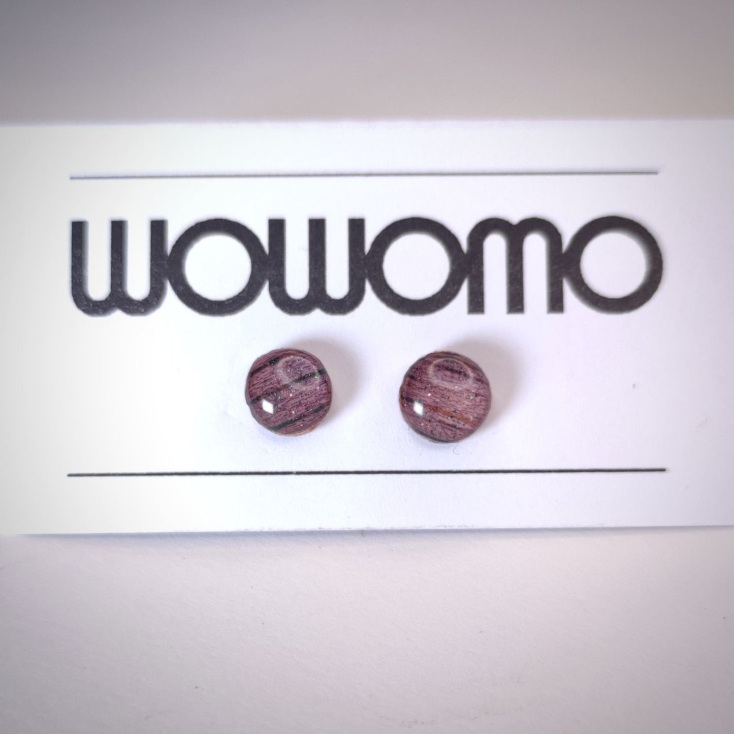 pendientes WOWOMO J3 7mm en su expositor