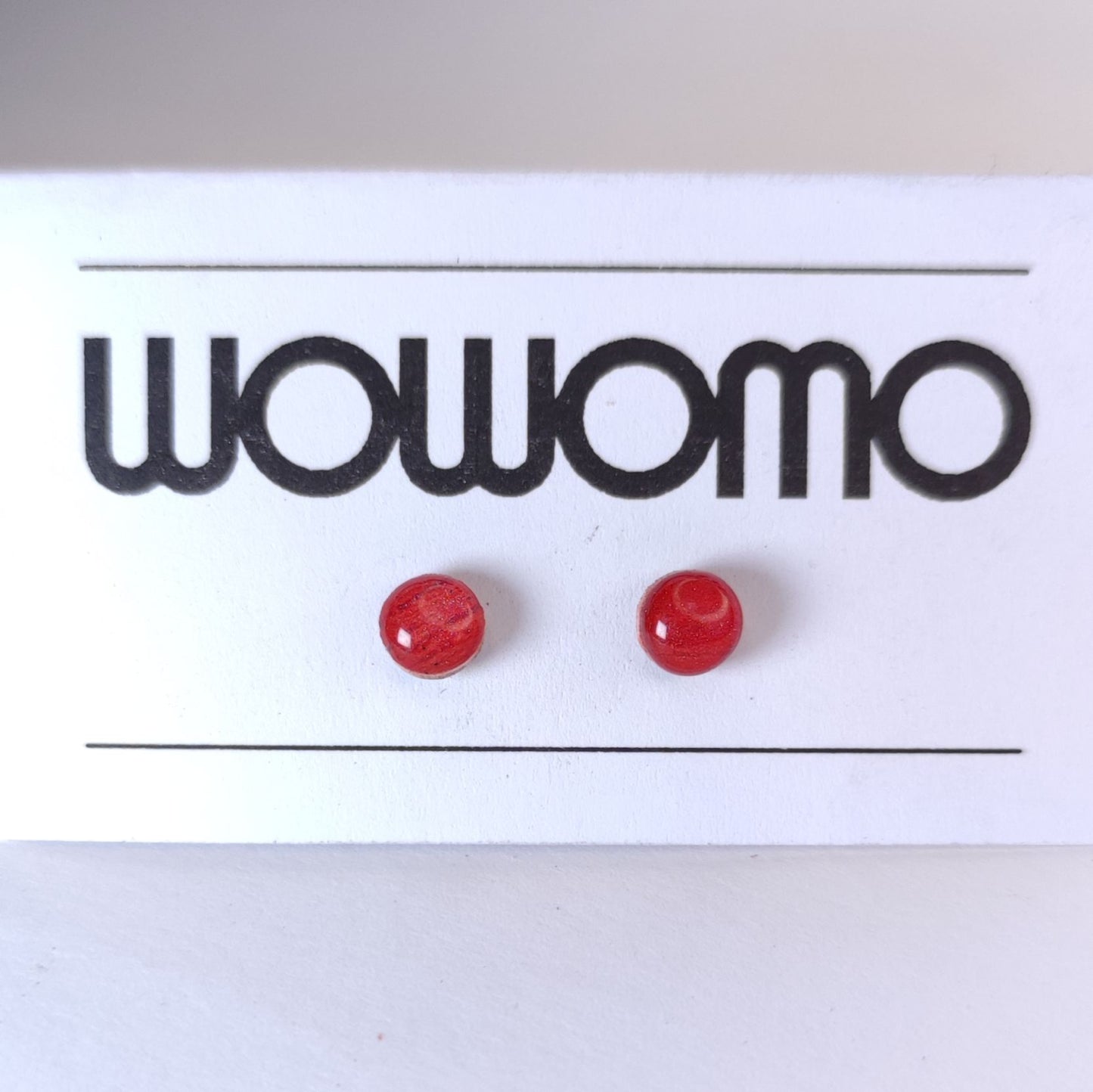 pendientes WOWOMO K2 5MM en su expositor